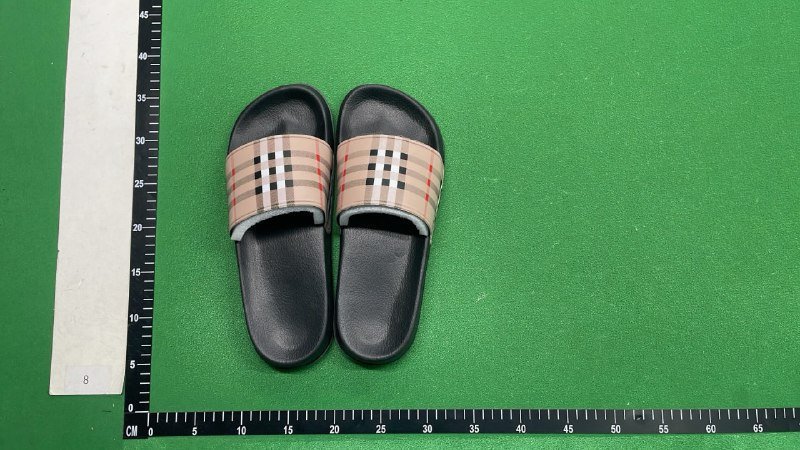 Burberry slippers 