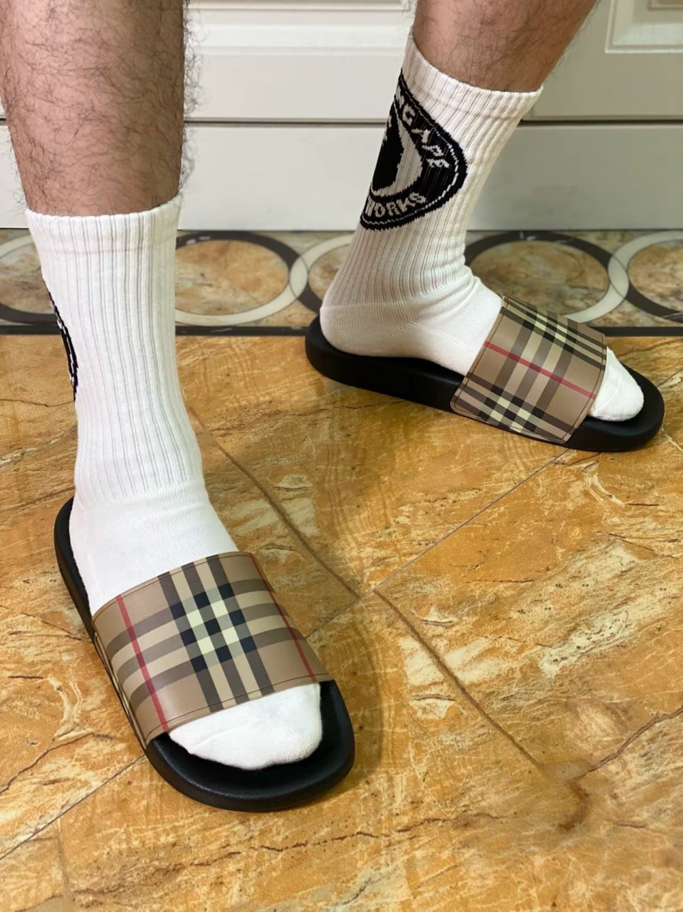 Burberry slippers 